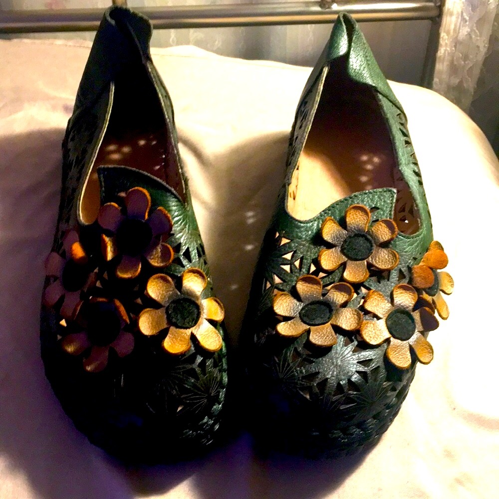 Size 8 & a half Flowered loafer